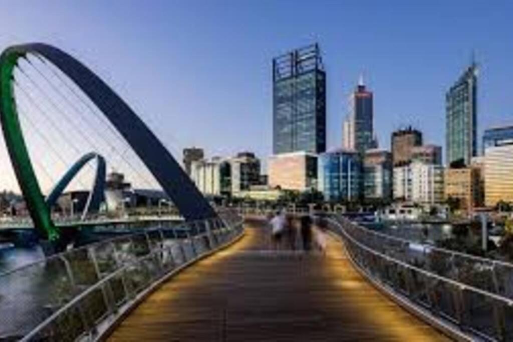 In The City Perth 1B1B Pool And Nice View Exteriör bild